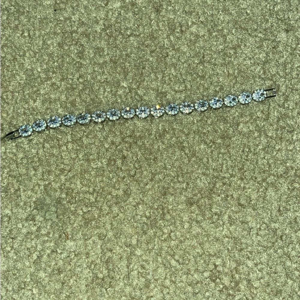 Elegant Sparkling Diamond Bracelet